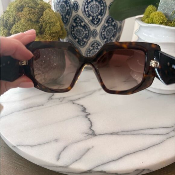 NWT Prada Tortoise Sunglasses with triangle logo - Picture 10 of 11